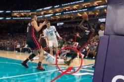 手机外围下载 -热火完了？核心阿德巴约遭鲍尔争议动作伤退，裁判未回放录像引质疑