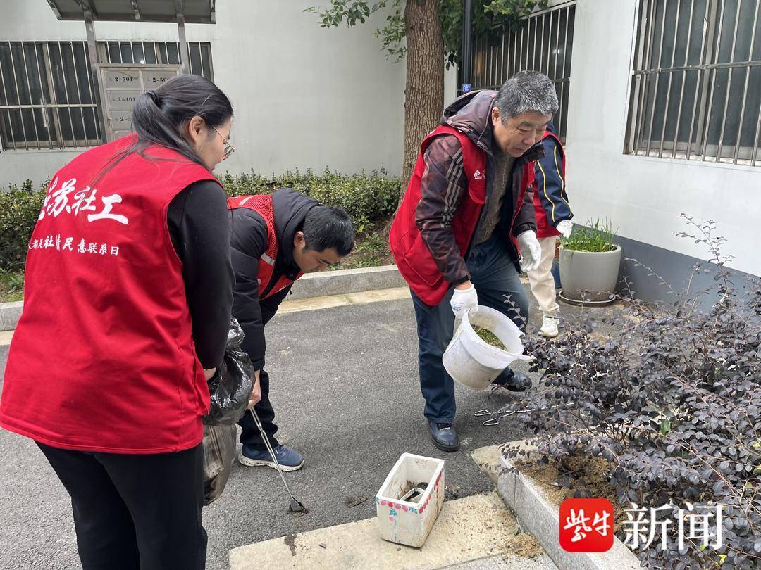 “清道夫”出击，翻盆倒罐防虫患