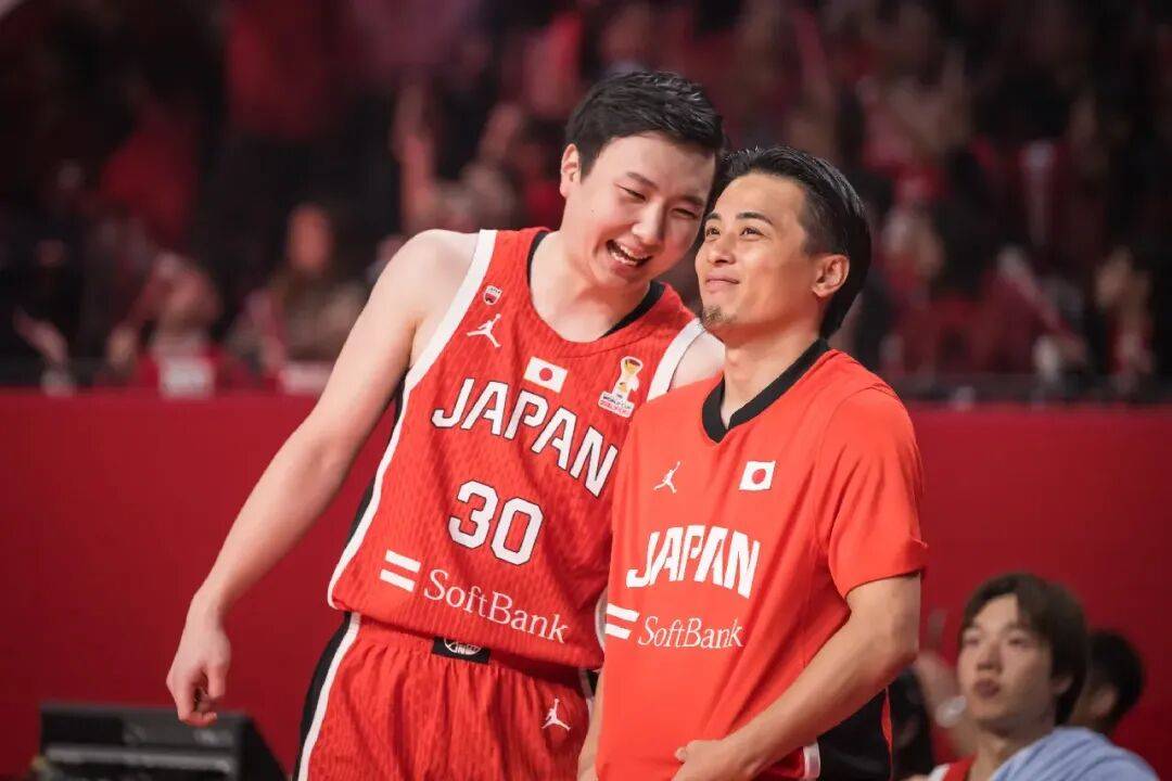 中国男篮逆转日本！上半场想骂人！下半场都道歉了！